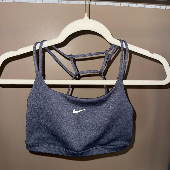 Nike Sports Bra Size Medium - Picture 1 of 3